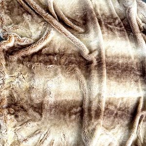 Cozy Faux Fur Throw Blanket w/ 2 Matching Pillow Shams